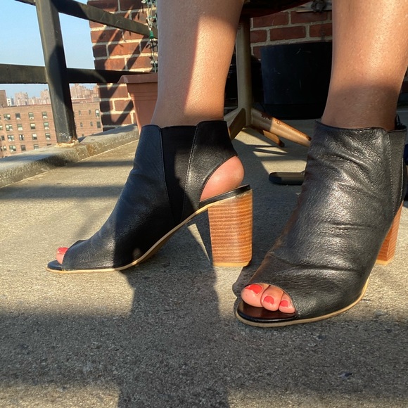 STEVE MADDEN Open toe & Open ankle booties. - Picture 3 of 6